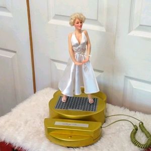 Marilyn Monroe Gold and White Collectible Figurine